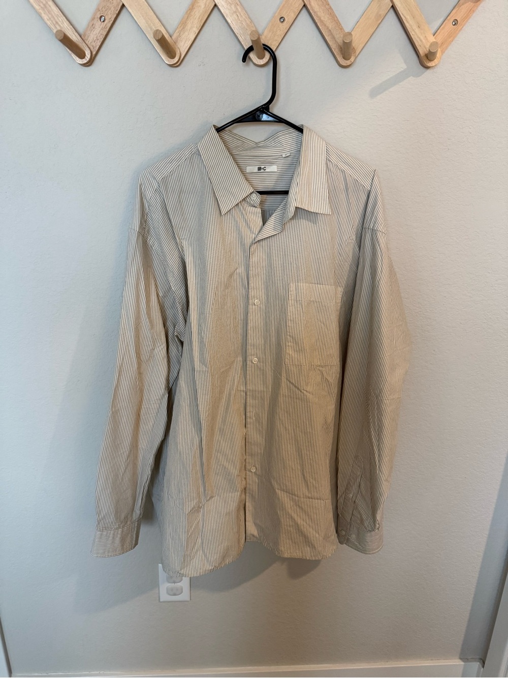UNIQLO Men's Long Sleeve Button-Up Shirt - Thin Beige Stripe